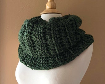 Crochet Pattern // The Sassenach Cowl Pattern // Claire Fraser Scarf // Outlander Scarf