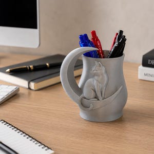 Cat in Moon Planter - Crescent Moon Succulent Pot – Unique Desk Decor  Perfect for succulents and a unique gift for cat lovers