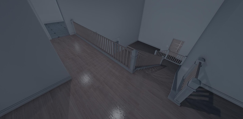 Op de afbeelding: Een interieurzicht vanuit een verhoogd perspectief toont een gang met een houten vloer en een lichtgekleurde houten leuning. De trap leidt naar beneden naar een lager niveau met een witte deur en een donker overloopgedeelte, met strakke lijnen en neutrale muren.