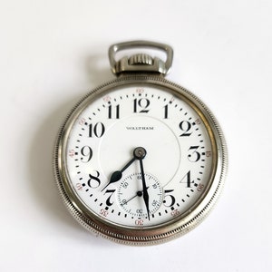 Antique, Serviced, Railroad Waltham Riverside, 19 Jewel pocket watch. 1918, With display stand