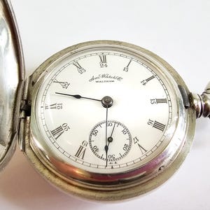 Antico orologio da tasca Waltham Huntercase in argento con monete, revisionato, 11 rubini, 1890