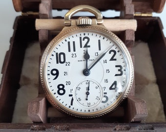 Antike, gewartete, Railroad HAHmilton Grade 992 B, 21 Juwelen-Taschenuhr. 1965 mit Holzbox und Ständer.