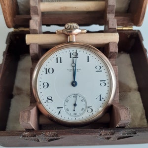 Antique, Serviced, Waltham 15 Jewel pocket watch 1908. With wood box and stand