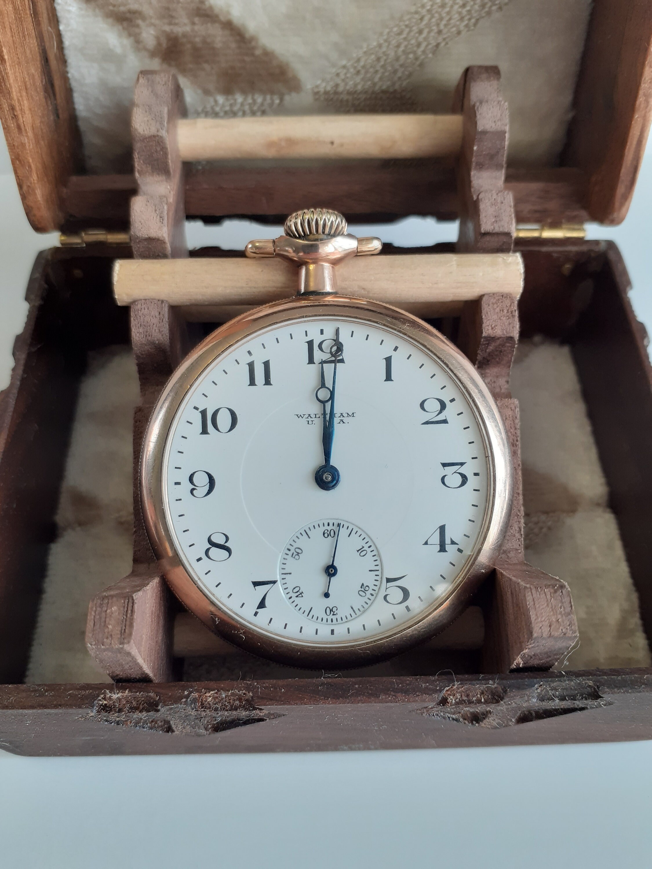 Antique Serviced Waltham 15 Jewel Pocket Watch 1908. With Wood