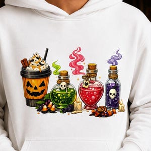 Bevande di Halloween PNG Spettrale Latte Caffè Hocus Pocus Maglietta Ghostface Strega Pozione Teschio Summerween Patchwork Maglietta Fantasma Design