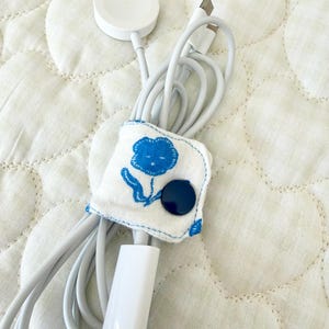 Range-câble en tissu fait main avec bouton pression