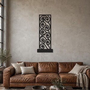 Decorazione murale a volute, decorazione murale in metallo, curve ornamentali, dettagli a spirale, motivo verticale, svolazzi decorativi, contorno aperto, opera d'arte in metallo