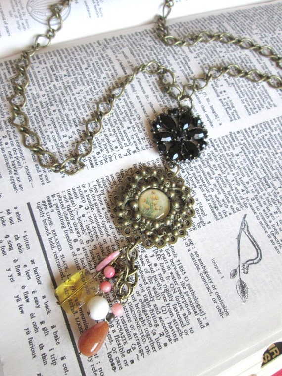 Items similar to Vintage style gold pendant and charm necklace on Etsy