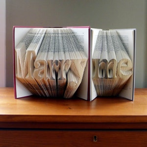 Marry Me Sign Books Marriage Proposal Will You Marry Me - Engagement - Anniversary Gift - Custom Phrase - Unique Proposal Ideas Love