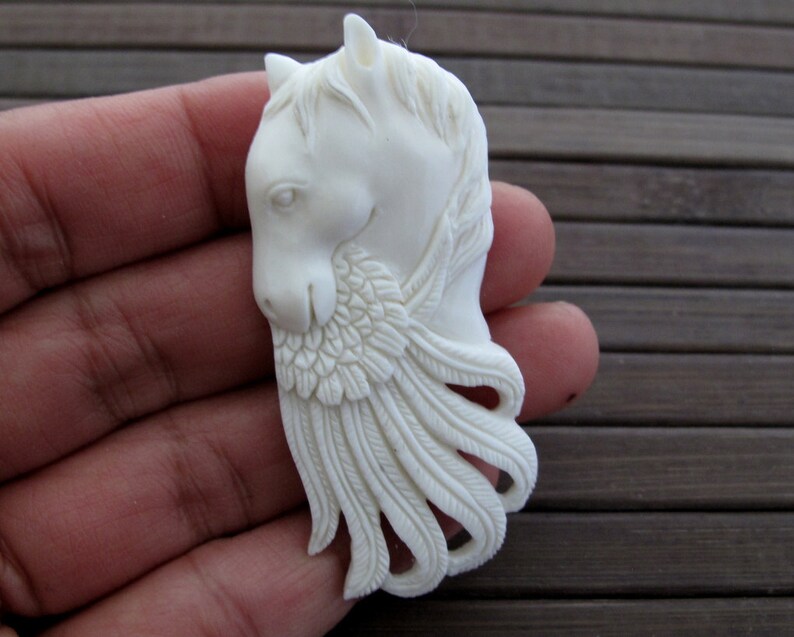 Hand carved horse in buffalo bone, Jewelry Supplies B6188 image 1