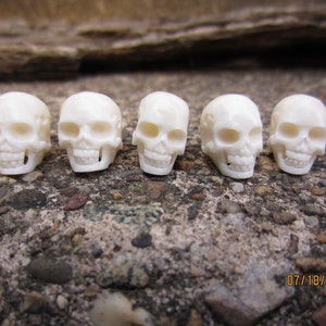 Hand Carved Bone  8 piece small Skull Bone Beads,  Carved Ox Bone , Side Drilled   B5315