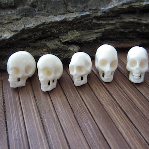 Detailed 5-piece Hand Carved Buffalo Bone Skull Beads,  Carved Ox Bone , Top to Bottom DRILLED  B3515