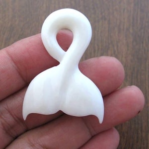 Hermoso colgante de cola de ballena de hueso de búfalo tallado a mano, tallado en hueso de búfalo, suministros para fabricación de joyas B6872