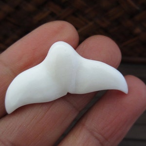 Balibagus AAA Beautiful Hand carved buffalo bone  Whale tail , side drill, buffalo Bone carving, Pendant, Jewelry making Supplies B4272