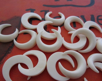 Flat Backed 30 mm Double Horn Crescent ,  buffalo bone carving  , double horn, half moon, wholsale,  jewelry making Supplies B5391