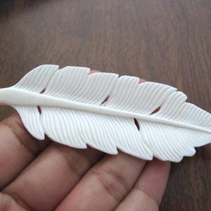 Collar con colgante de pluma extra grande, perforado lateralmente, suministros para joyería B8270