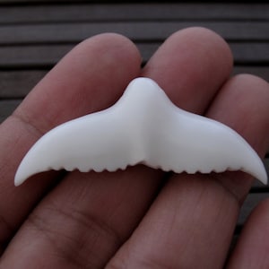 AAA Beautiful Hand carved Buffalo Bone  whale tail,side drilled,  Jewelry making Supplies B6545