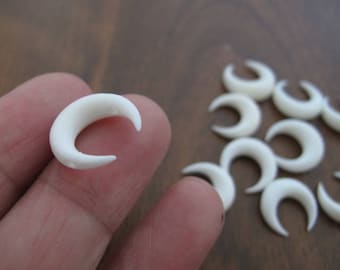 15mm Double Horn Crescent,  Buffalo Bone Carving,  BRACELET DRILLED, jewelry making Supplies B5411-5 mm thickness