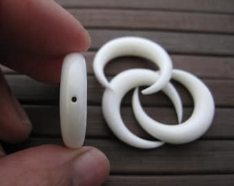 25 mm Double Horn Crescent, buffalo Bone carving, DRILLED, B5354-6 mm thickness