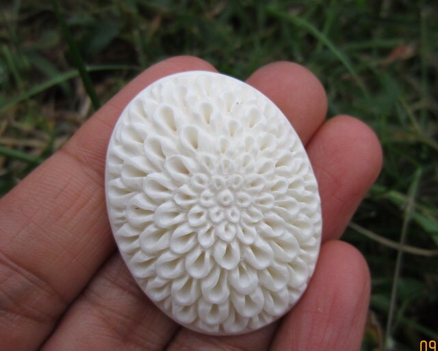 40 Mm X 30 Mm Intricate Small Carved Flower Cameo, Flat Back