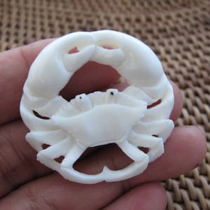 カニの彫刻 手彫りの骨のジュエリー製作用品 アンティーク調