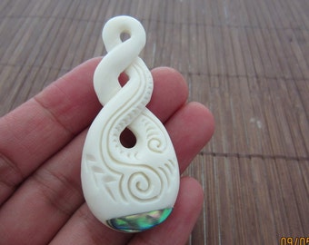 Beautiful Infinity Twist Pendant ,Abalone  Inlay, Carved Buffalo  Bone Pikorua, Jewelry Making Supplies B1913