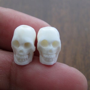 Pair of 12mm Amazing detail  tiny buffalo Bone skull beads,   top to bottom Drilled  B8185
