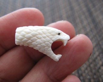 Beautiful  carved buffalo bone  snake pendant, top to bottom drilled , Jewelry making Supplies  B8751