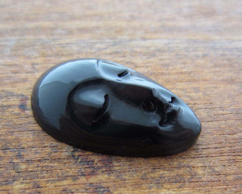 Hand carved Oval face cabochon with closed eyes , Buffalo horn Carving, Embellishment, Cabochon for setting B4089 image 2