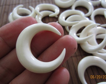 Gorgeous  30 mm Double Horn Crescent, Buffalo Bone carving, NOT Drilled, B4674-8 mm thickness