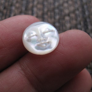 Mini 12mm Moon Face Cabochon with CLOSED EYES, Hand Carved Yellow Mother of Pearl, Cabochon for Setting B8647 image 2