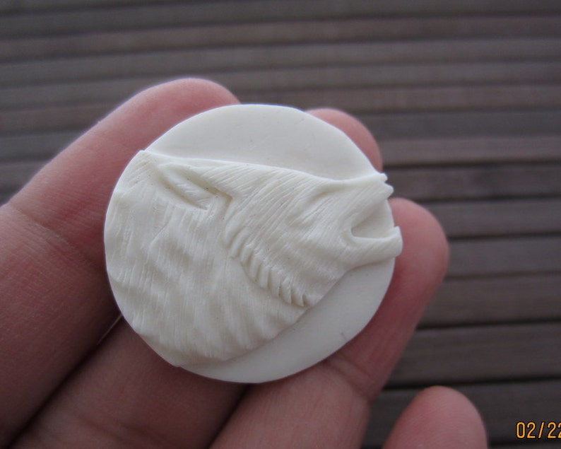 Excellent Hand carve Wolf head , cabochon,totem, Ox bone carving, Jewelry making Supplies,B4069 image 3