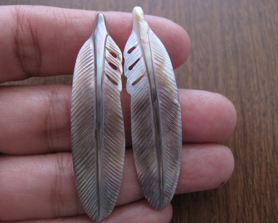 Boucles D'oreilles Pendantes Plumes Blanches Et Noires Avec Perles - Neuves