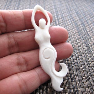 Göttin Anhänger, Buffalo Bone Carving, Hand geschnitzt, nicht gebohrt, Schmuck machen Lieferungen B8642