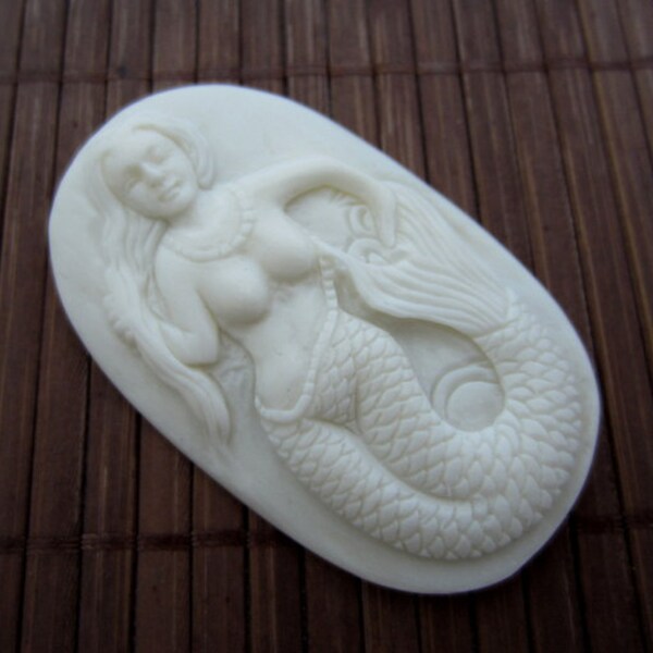 Gorgeous  DEtail Hand carved Mermaid, Buffalo Bone carving, Jewelry Making Supplies B3062