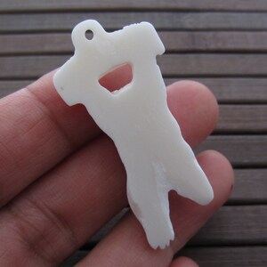 Gorgeous carved Little Bear Pendant , Buffalo Bone carving, Jewelry making Supplies B5349 image 3