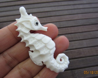 Gorgeous  Adorable Seahorse Pendant Bead, Drilled side to side, Carved Bone ,  Jewelry Supplies B3369