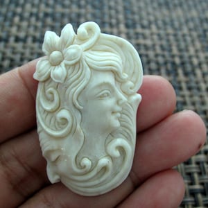 Wunderschöne Hand geschnitzte Göttin Cabochon, geschnitzte Büffelknochen, Schmuck machen Liefert B8783