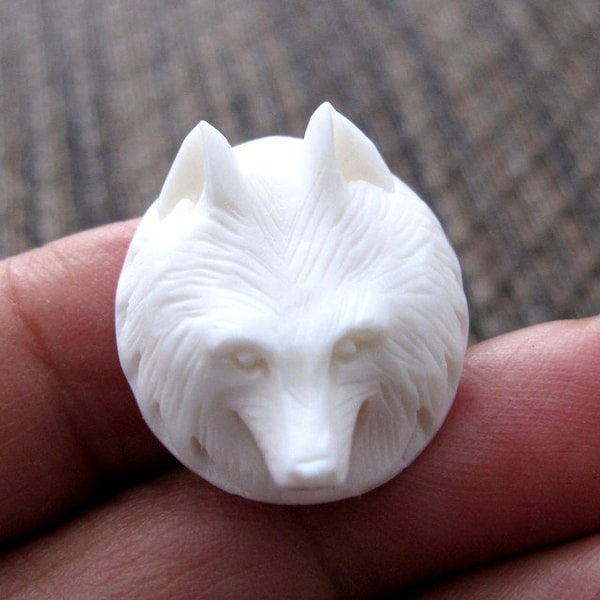 NOUVELLE ARRIVÉE Très fin détail sculpté petite tête de loup, sculpture sur os de buffle, fournitures de fabrication de bijoux B8738