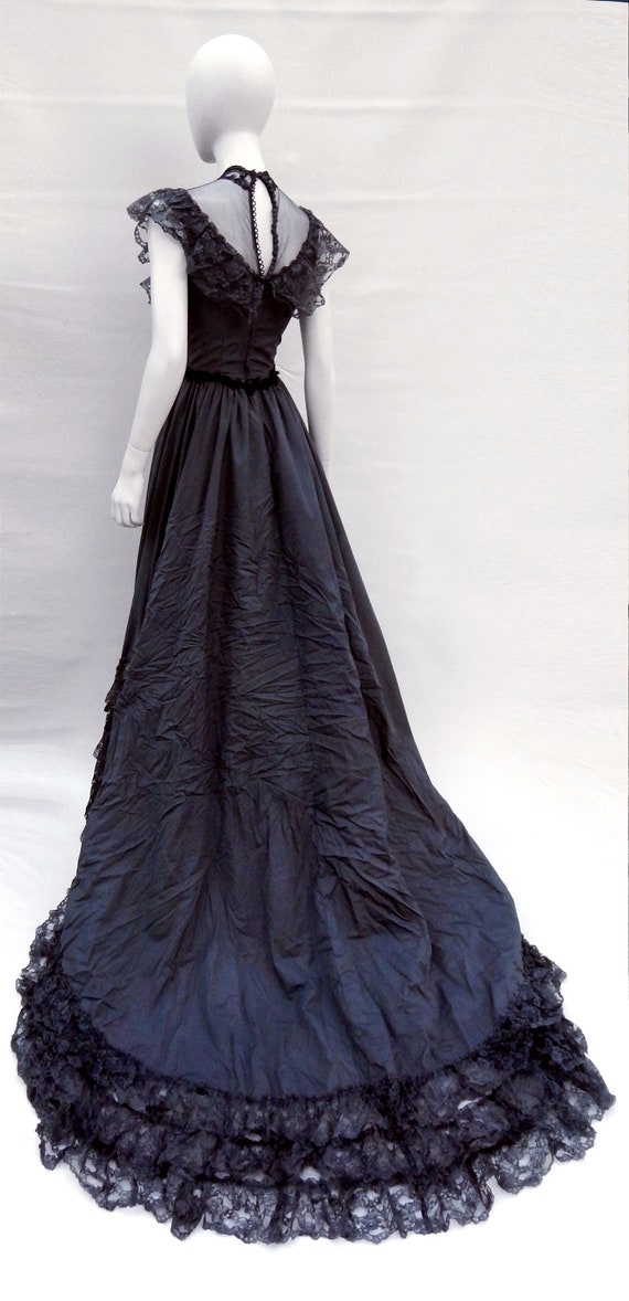 Black Vintage Taffeta Lace A-Line Wedding Dress 7… - image 6