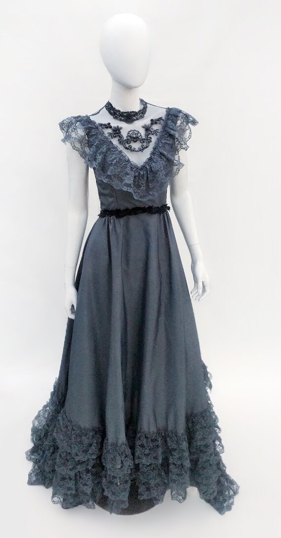 Black Vintage Taffeta Lace A-Line Wedding Dress 7… - image 9