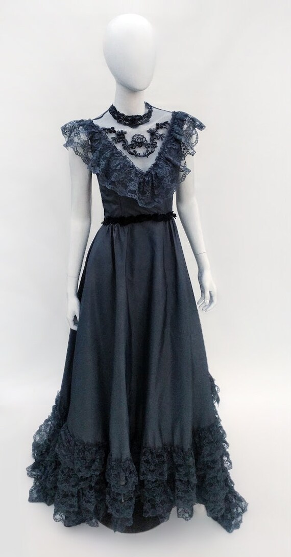 Black Vintage Taffeta Lace A-Line Wedding Dress 7… - image 5