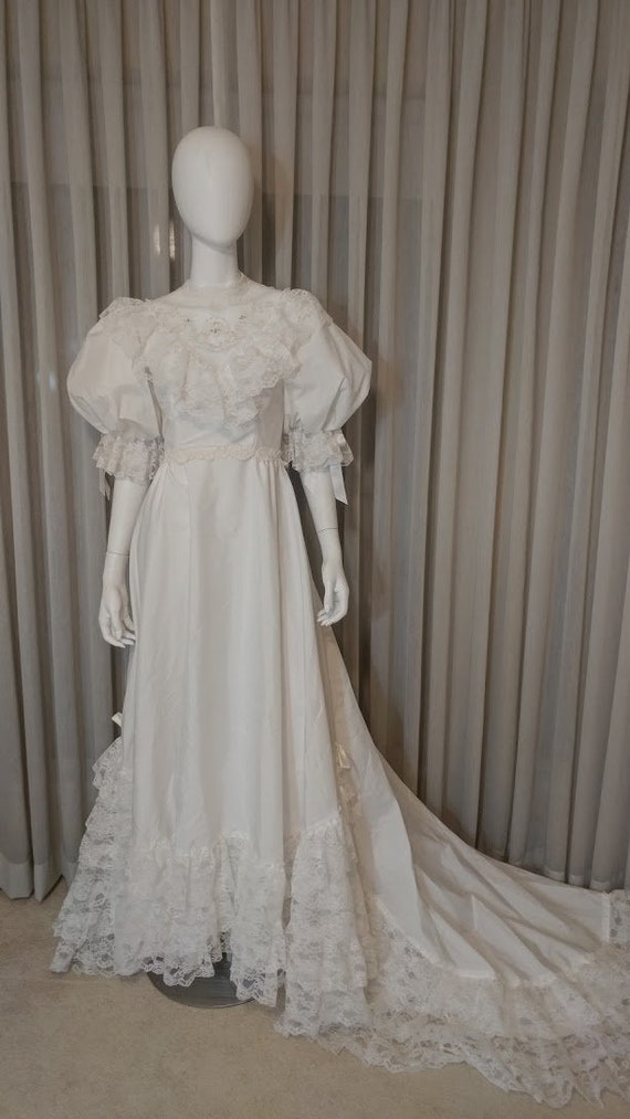 Black Vintage Taffeta Lace A-Line Wedding Dress 7… - image 8