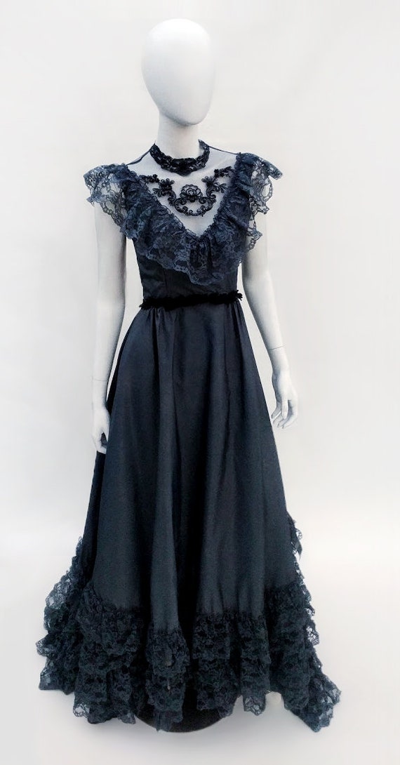 Black Vintage Taffeta Lace A-Line Wedding Dress 7… - image 10