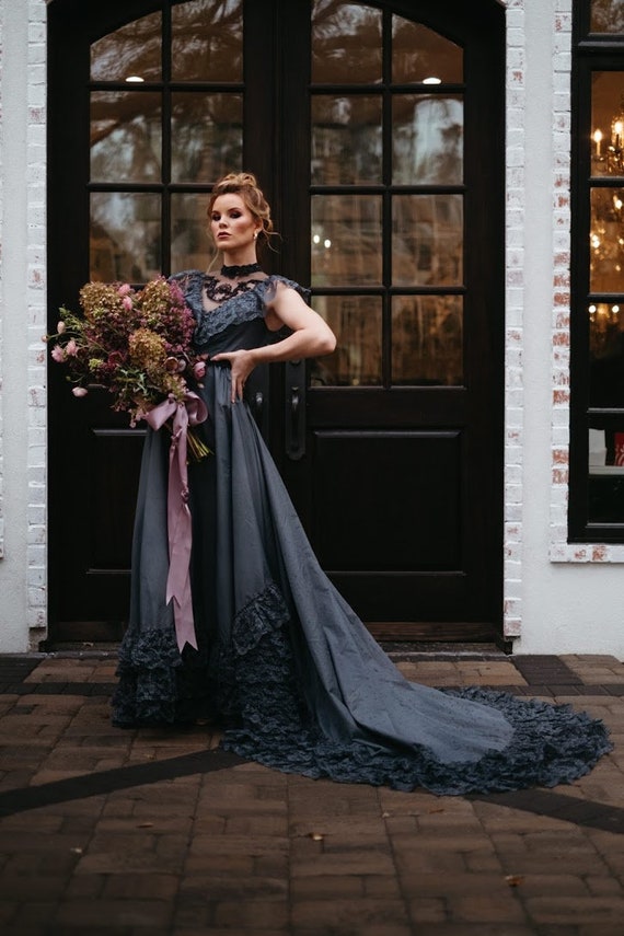 Black Vintage Taffeta Lace A-Line Wedding Dress 7… - image 1