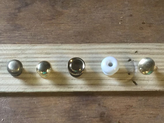 A good quality antique style brass pull furniture drawer handle MK10