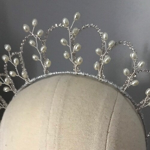 Vintage crown halo Tiara in a 1940s style - Art Deco headpiece - Vintage tiara shops -wedding tiara - bridal headdress - wedding headdress
