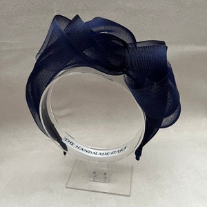 Navy fascinator knotted headband, Navy blue headpiece for a wedding guest, mother of the bride head piece, Race headwear