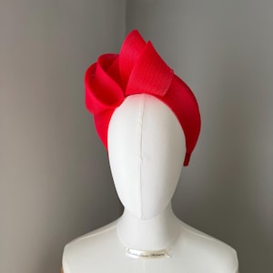Red statement Fascinator headband : Vintage inspired, Wedding Guest races