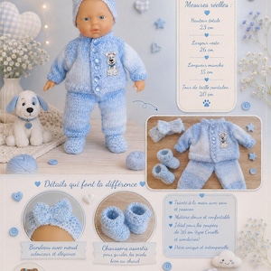 Op de afbeelding: Een pop in een lichtblauwe en witte ombre gebreide outfit bestaande uit een vest met knopen, broek, slofjes en een hoofdband met strik. De set bevat een kleine hondenpatch op het vest. Afmetingen: 23 cm hoogte, 26 cm vestbreedte, 15 cm mouwlengte, 20 cm broekband.